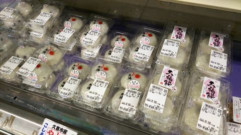 こちらは埼玉県久喜市産いちご使用のいちご大福です。品種は「やよいひめ」。