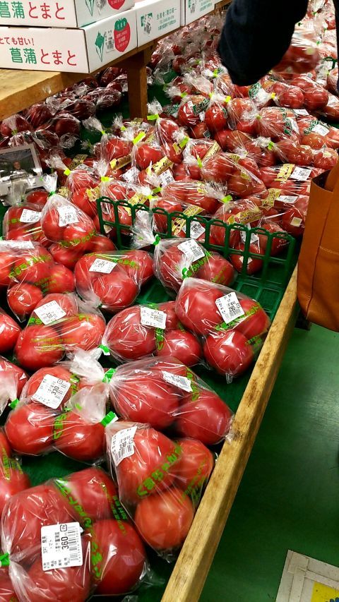 トマトが大好きなのでテンション上がります。丸かじり用に1個入りの大きいやつを買いました。