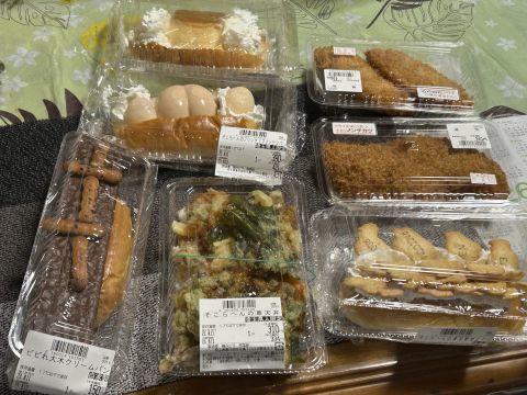 食べてみたかった「春日部ぷりんパン」や、トンデモ創作惣菜パンの新作もあったのでいろいろ買ってきました。