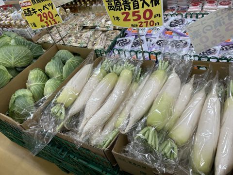 野菜は昨今の値上がりどおりのお高め価格。