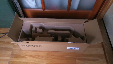 Amazonから18歳むすこに届いた荷物の開封跡にざわつくお父さん。てっきりAK-47か何かの銃を買ったんだと思いました。