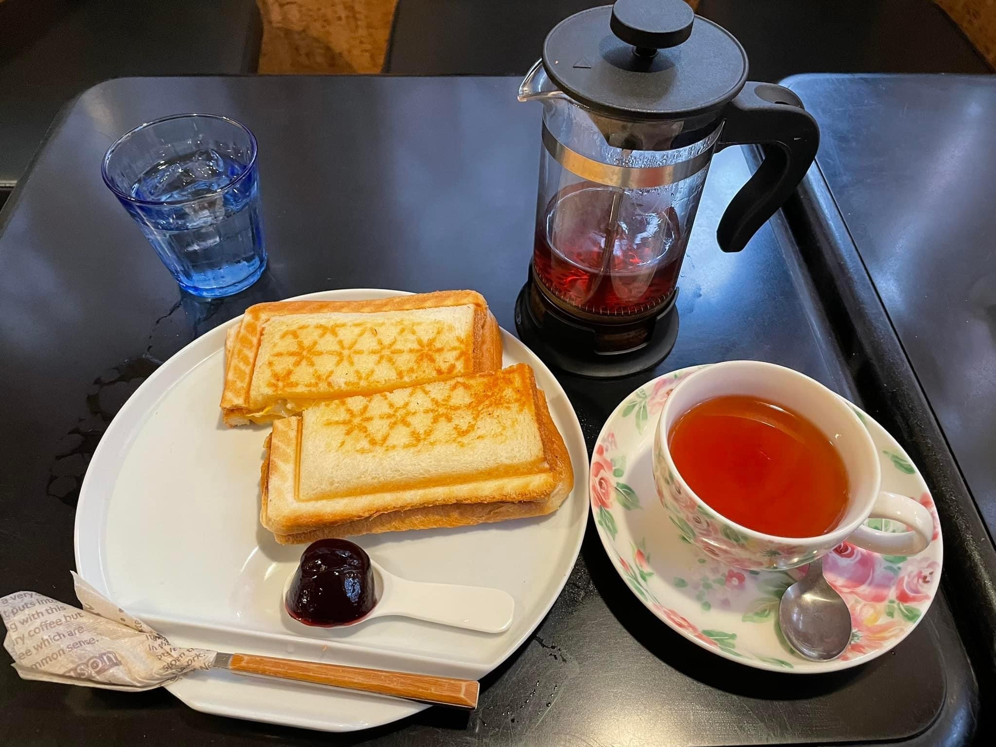 大阪府十三の喫茶店oneupのホットサンドセット