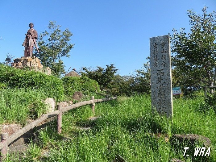 日和山公園に鎮座する重山禎介・吉村藤舟両先覚顕彰碑